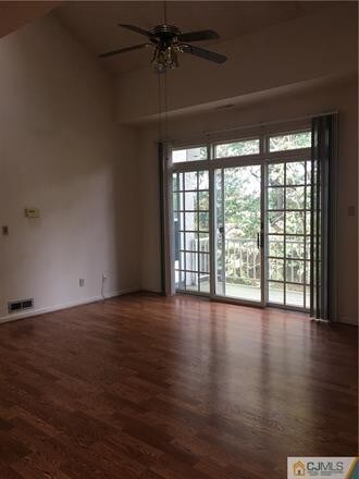 Building Photo - 107 Commons at Kingswood Dr