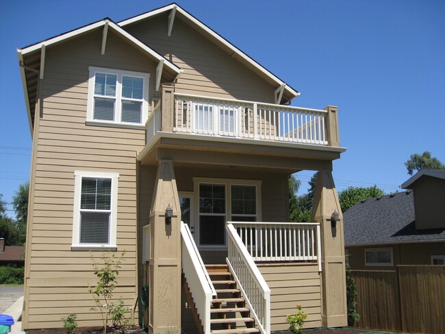 Building Photo - 3738 SE Crystal Springs Blvd