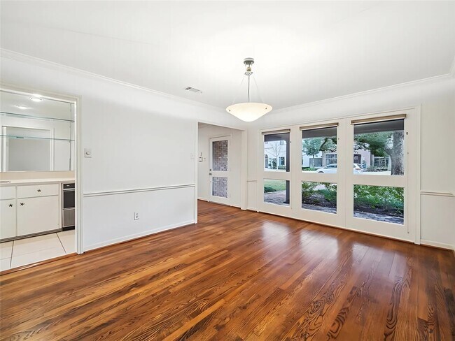 Foto del edificio - 4040 Overbrook Ln