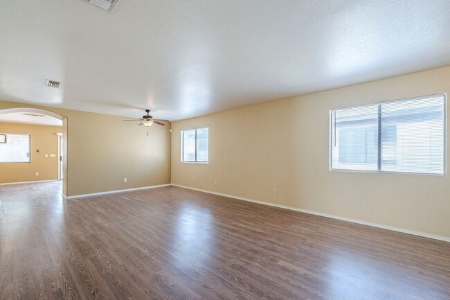 Building Photo - Spacious 3-Bed Tucson Rental with Garage &...