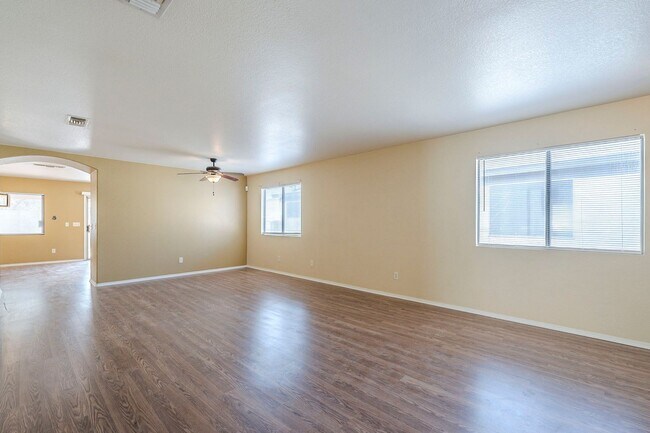 Foto del edificio - Spacious 3-Bed Tucson Rental with Garage &...