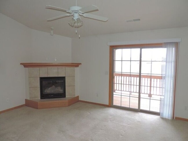 Building Photo - $1,325 | 2 Bedroom, 2 Bathroom Condo | No ...