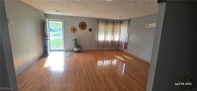 Foto del edificio - 3995 W 223rd St