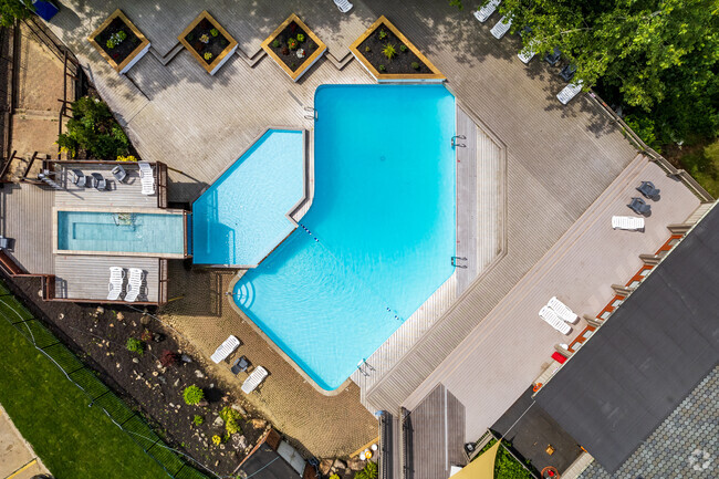 Pool - Timber Top Apartments & Townhomes