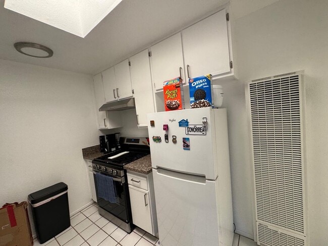 Foto del edificio - Welcome home to this spacious 1 bedroom 1 bath unit located in the heart of Harbor City!