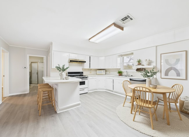 Foto del edificio - 2 bed 2 bath home Available NOW!