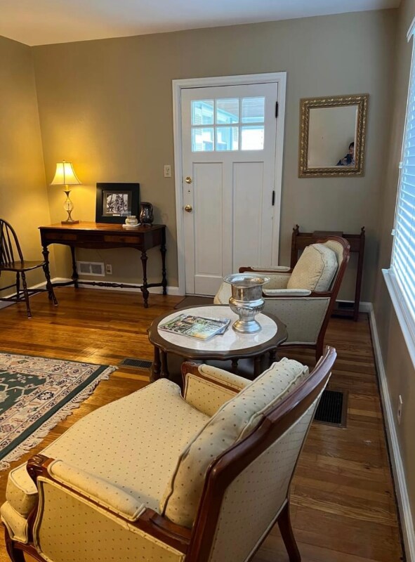 Foto principal - 2422 Jackson Ave