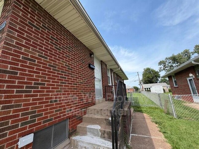 Building Photo - 937 Chain of Rocks Dr