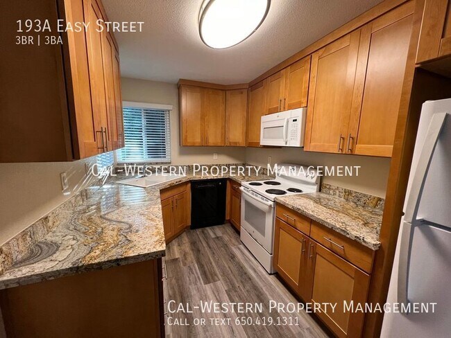 Building Photo - Completely Remodeled Duplex with Attached ...