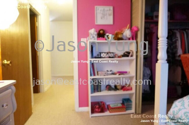 Foto del edificio - 12 Cottage Ct