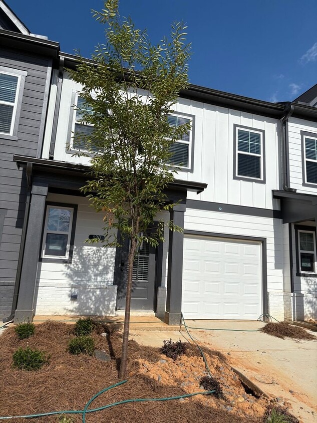 Foto principal - 120 Lauren St
