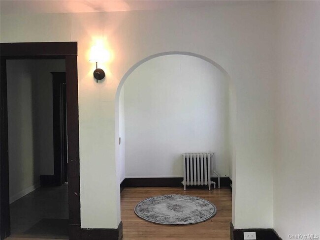 Foto del edificio - 102 Berry Hill Rd