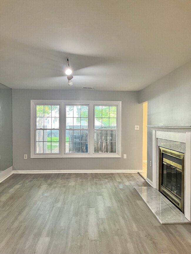 Building Photo - 7572 Belle Grae Dr