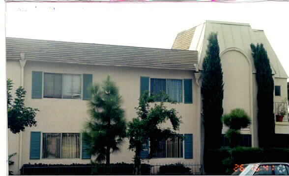 Building Photo - 2165 Raymond Ave