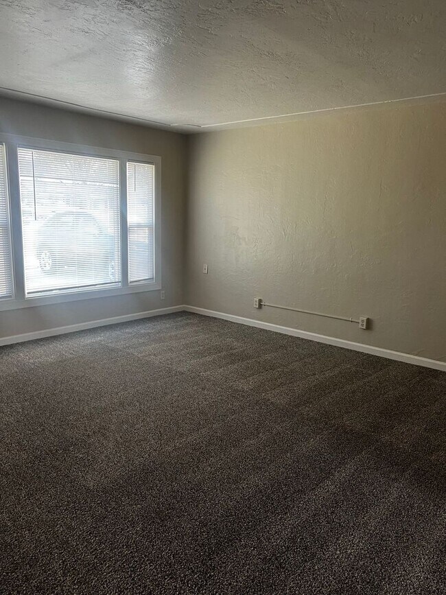 Foto del edificio - 1250 W 25th St