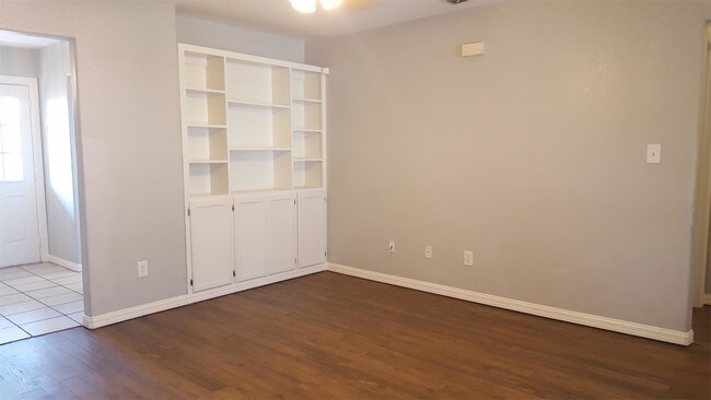 Building Photo - 1918 Angus St