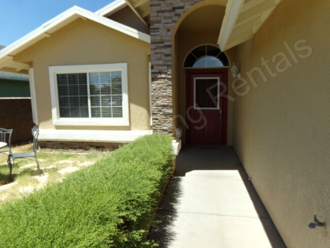Building Photo - BEAUTIFUL HOME NEAR WALLECK RANCH