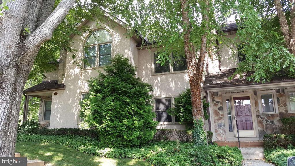 Primary Photo - 44 Woodstream Dr