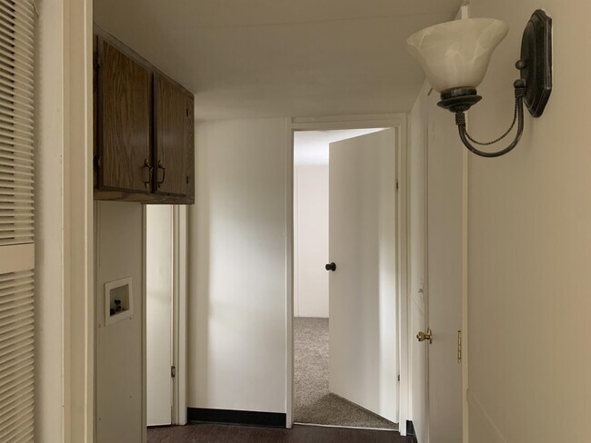 Building Photo - 2204 Draper Rd