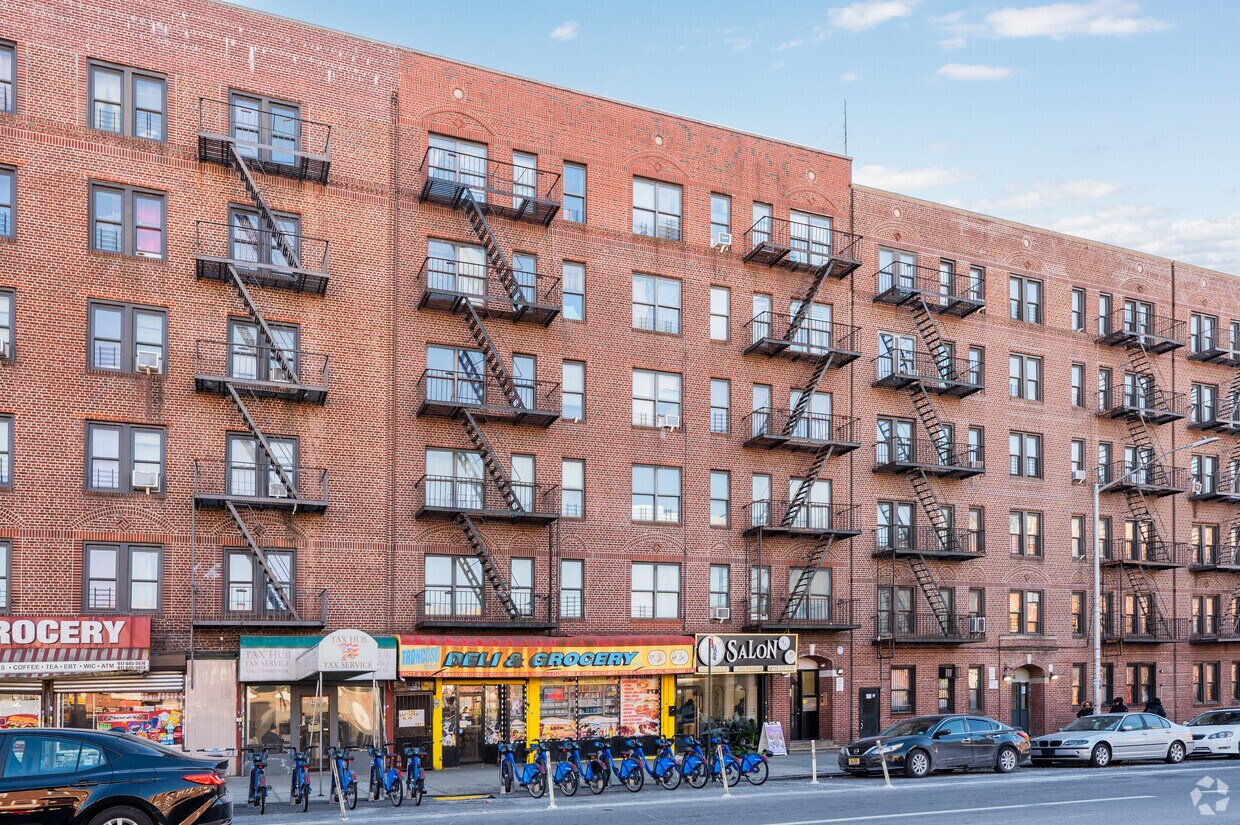Building Photo - 590 Southern Blvd