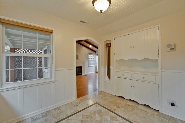 Building Photo - Wonderful 2 Beds, 2 Bath Home in Barron Park w/ Huge Private Yard