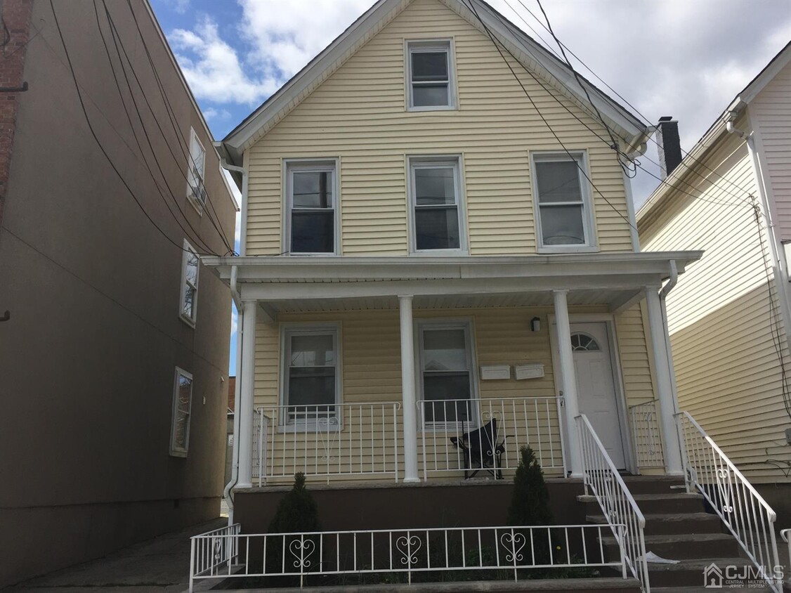 677 Cortlandt St, Perth Amboy, NJ 08861 Room for Rent in Perth Amboy