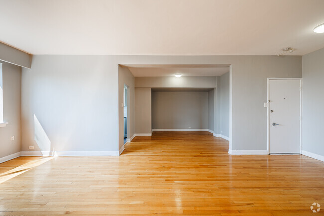 2BD 1BA 1072SF Dining room - 6955 Fielding Avenue