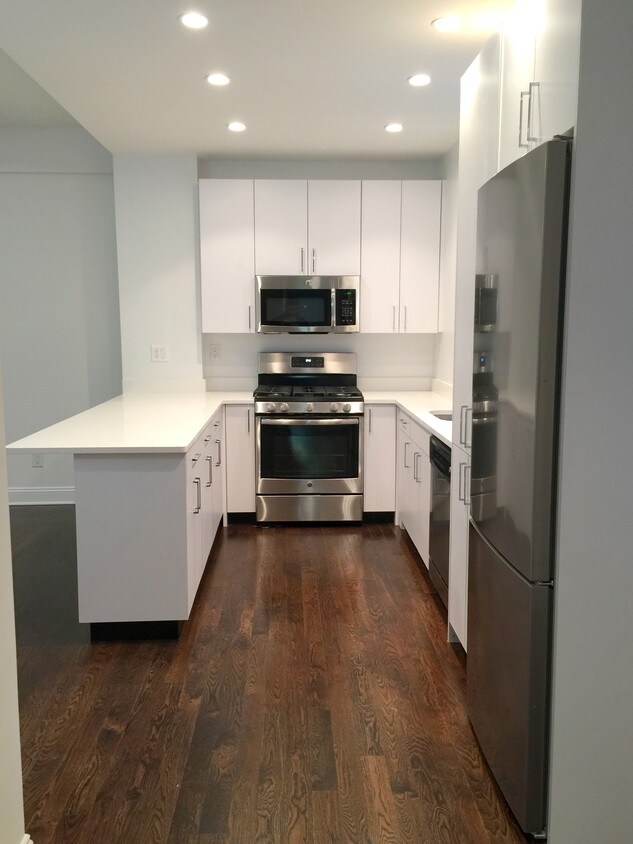 Foto principal - 145 W 55th St