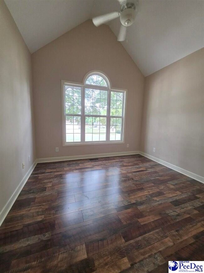 Building Photo - 995 Maggie Way