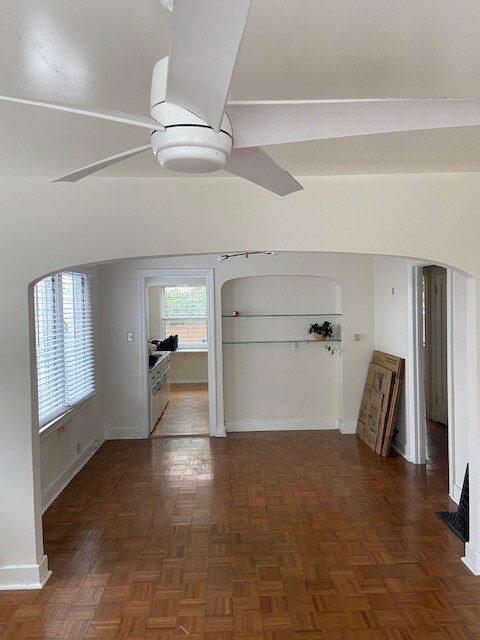 Foto del edificio - 7524 Willoughby Ave