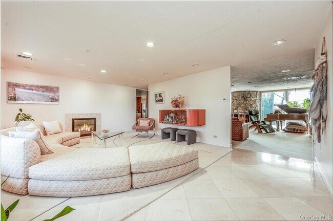 Foto del edificio - 20 Whitman Rd