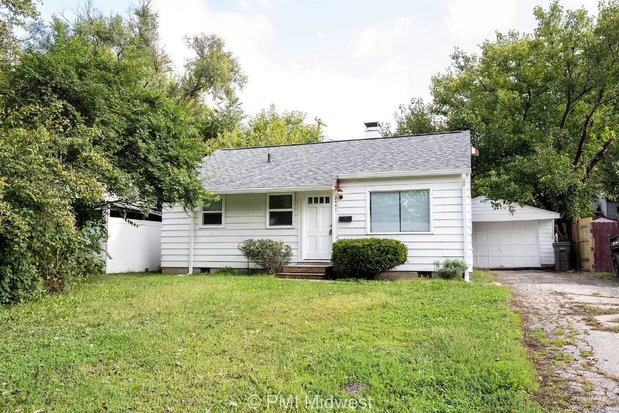 Primary Photo - Charming 2-Bedroom Bungalow in Indianapoli...