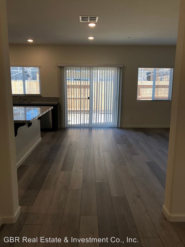 Building Photo - 5 br, 2.5 bath House - 3040 Welton Circle