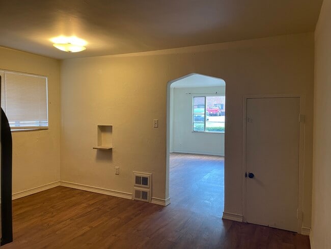 Building Photo - 114 Edgington Ln