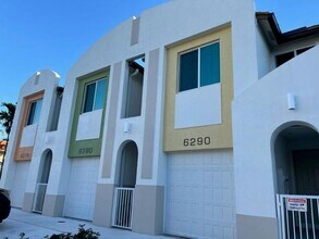 Building Photo - 6270 SW 47th Ct