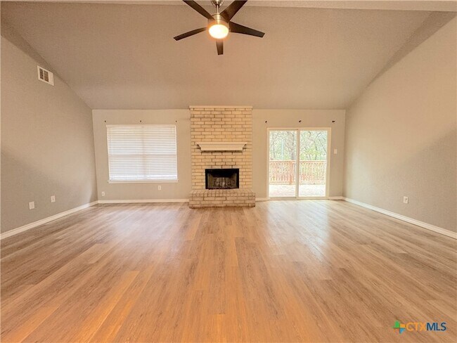 Building Photo - 818 Canyon Oaks Drive