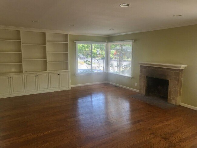 Building Photo - 399 Pope St