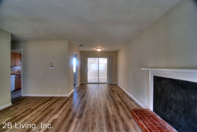 Building Photo - 3 br, 2 bath House - 1820 Crestwood Drive