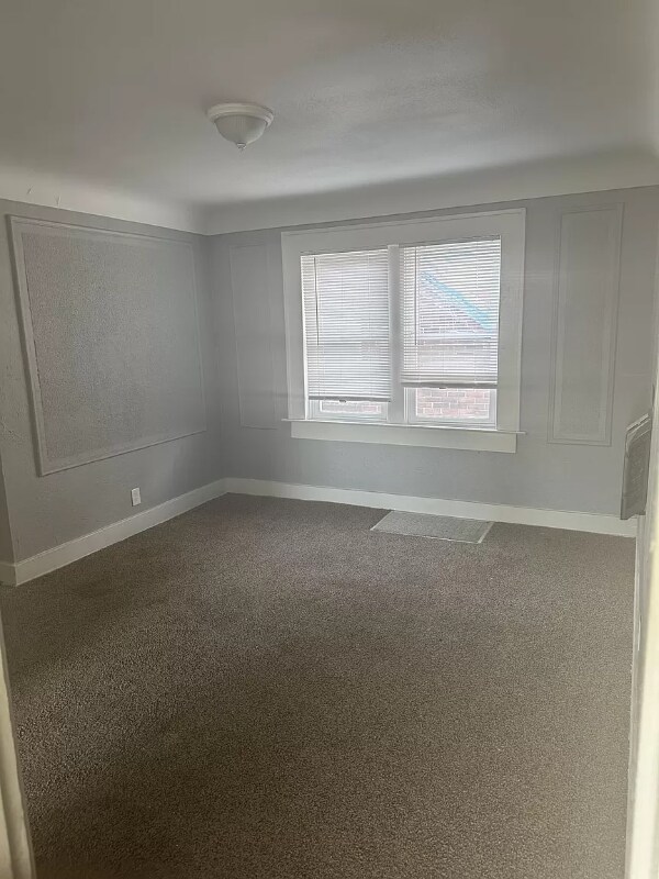 Building Photo - 8248 Roselawn St