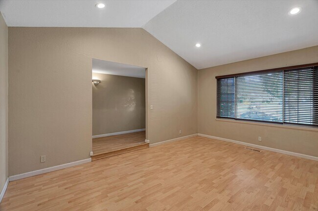 Foto del edificio - Wow! What a Great Home! Coming Soon!