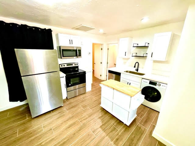 Foto del edificio - Renovated in the heart of Roosevelt district WITH LARGE PRIVATE GARAGE!!!