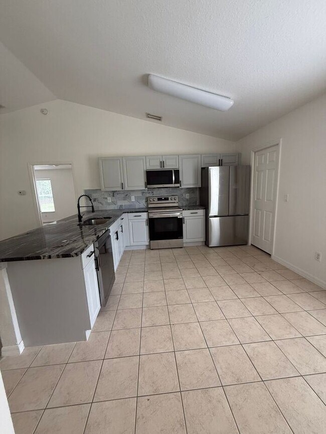 Foto del edificio - 8161 SW 128th Lp