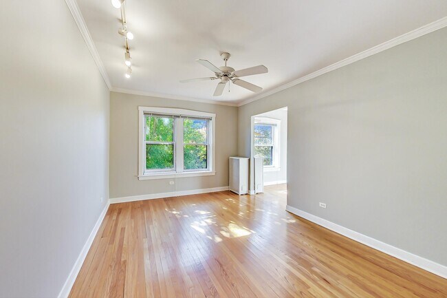 Foto del edificio - 1020 W Barry Ave