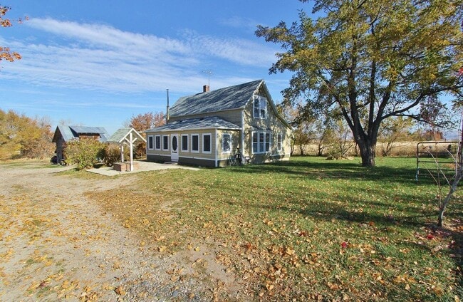 Building Photo - 3344 W South Slope Rd