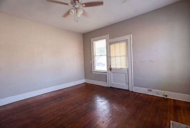 Building Photo - 628 Olive St