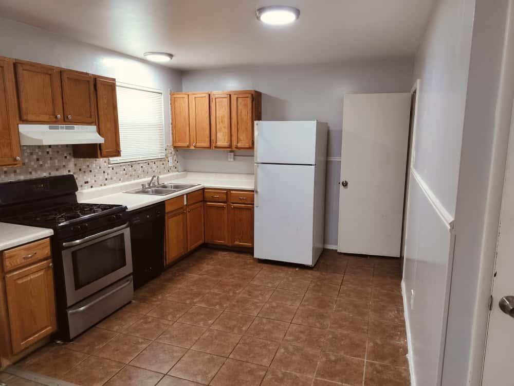 Foto principal - 2461 Duchess Dr