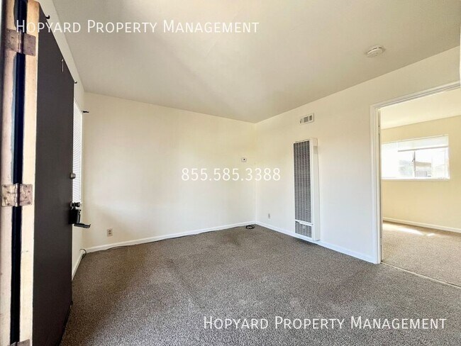 Building Photo - Lovely 1-Bedroom Unit Available For Immedi...