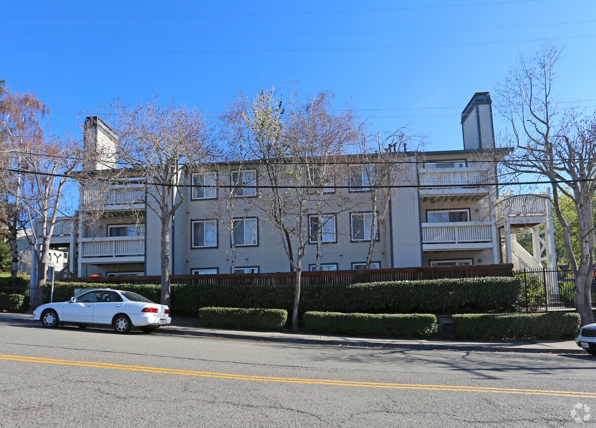Building Photo - Meadowood