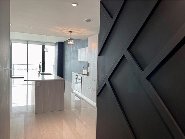 Foto del edificio - 480 NE 31st St