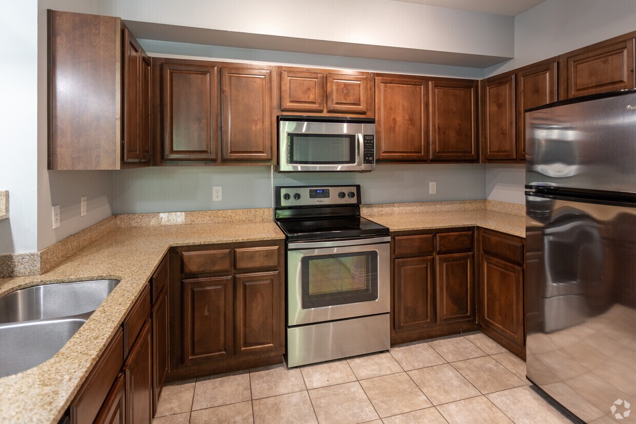 Legend V Apartments 2133 E 2nd St Edmond, OK Apartments for Rent in